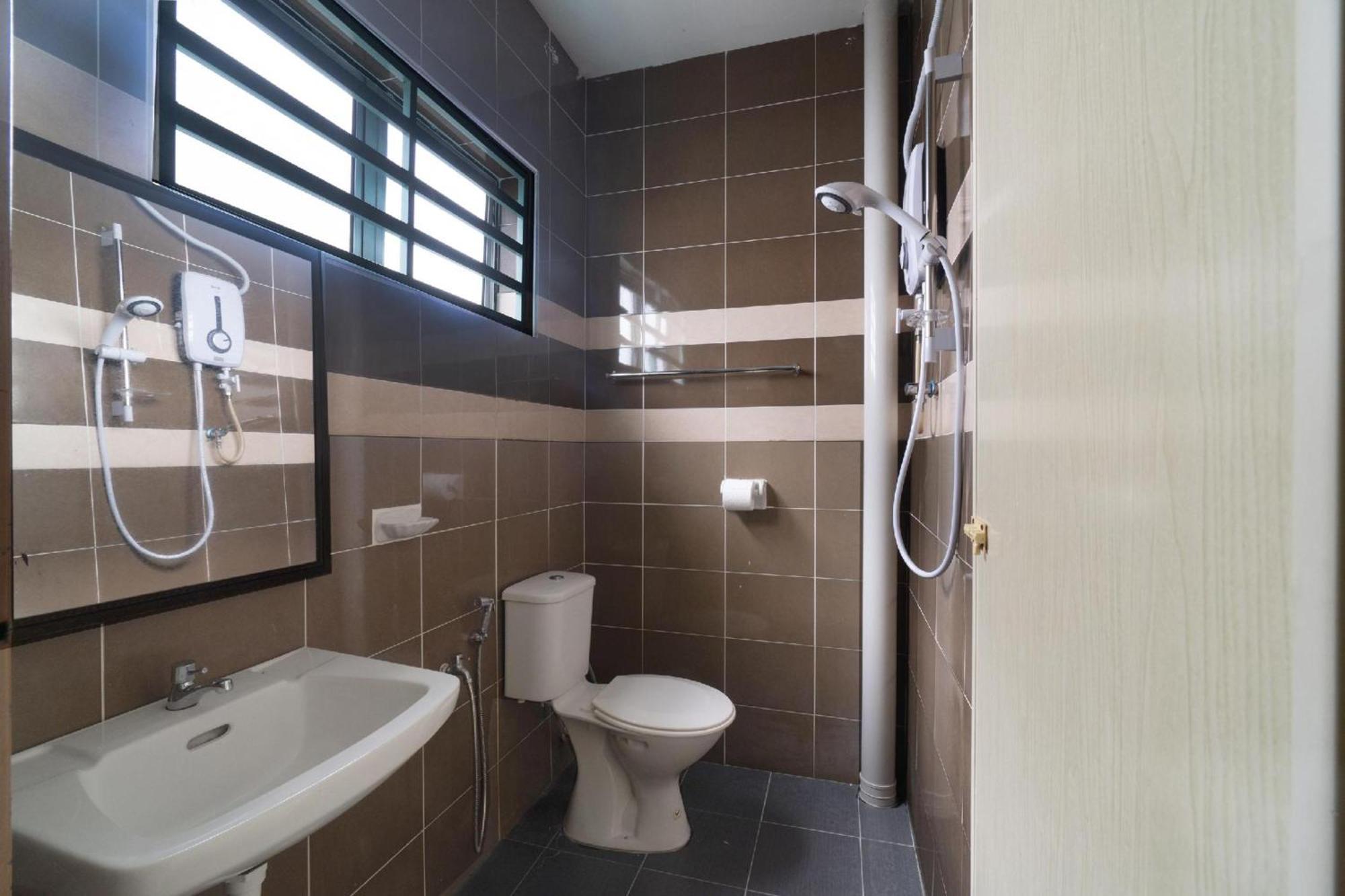 Oyo 91089 Motel Fasa 2B سيري مانغونغ المظهر الخارجي الصورة